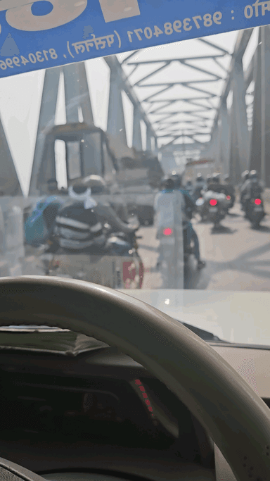 पटना गांधी सेतु पर लगा सीएनजी स्टार लाइन बस में आग जब तक फायर ब्रिगेड पहुचा तब तक पूरा बस जल कर खाक हो गया #patnalive@