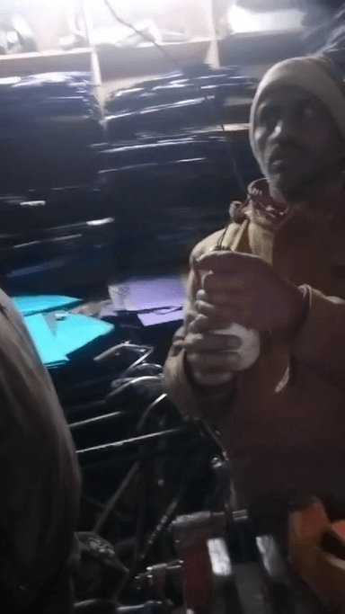 मेरठ: मेरठ में चाइनीज मांझे को लेकर छापेमारी, बाइक सवार की मौत के बाद पुलिस ने लिया एक्शन, दुकानदारों को जारी किए नोटिस