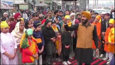 कोल: गुरु गोविंद सिंह जी के प्रकाश पर्व के अवसर पर शहर में निकाला गया कीर्तन, दूर-दराज की झाँकियां भी हुईं शामिल