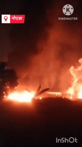 गौतम बुद्ध नगर: बादलपुर क्षेत्र की केमिकल फैक्ट्री में अचानक लगी भीषण आग, दमकल की 32 गाड़ियां आग बुझाने में जुटी