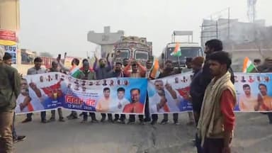 बेगूसराय: बेगूसराय के पावर हाउस चौक पर युवा शक्ति के छात्रों ने NH-31 को जाम कर हंगामा किया