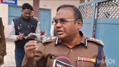 गोपालगंज: शहर के कोर्ट परिसर में बने स्पीडी ट्रायल कोषांग का डीआईजी ने किया निरीक्षण, नए मामले जोड़ने की बात कही