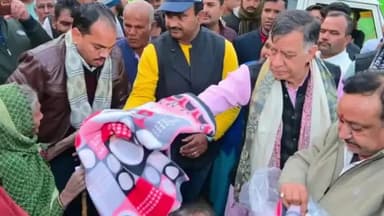 घाटमपुर: तरगांव पहुंचे विधानसभा अध्यक्ष सतीश महाना ने गरीबों को कंबल किए वितरित, मंदिर में किए दर्शन
