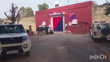 धौलपुर: कलेक्टर और एसपी ने जिला जेल का किया औचक निरीक्षण, जेल में संचालित प्रशासनिक व्यवस्थाओं का लिया जायजा