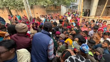 कटकमसांडी: मकर संक्रांति पर विधायक प्रदीप प्रसाद ने हुरहुरु में तिलकुट-चूड़ा और पतंग का वितरण किया