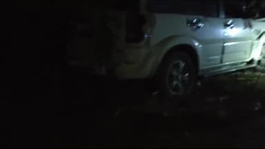 गोरौल: आदमपुर में अनियंत्रित स्कॉर्पियो ने बिजली के खंभे को मारा, बाल-बच्चे बचे, स्कॉर्पियो सवार, खंभा क्षतिग्रस्त