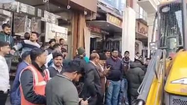 मुरादाबाद: जनपद के कोतवाली इलाके में अवैध अतिक्रमण हटाने के लिए पहुंची नगर निगम की टीम