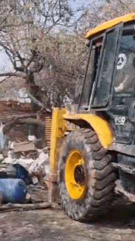 गाज़ियाबाद: गाजियाबाद में पुलिस और जिला प्रशासन ने आर्मी की जमीन पर हुए अतिक्रमण को हटाया, भारी पुलिस फोर्स रही तैनात