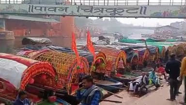 कर्वी: चित्रकूट रामघाट पर पौष पूर्णिमा के स्नान में लाखों श्रद्धालु पहुंचे, मंदाकिनी नदी में लगाई आस्था की डुबकी