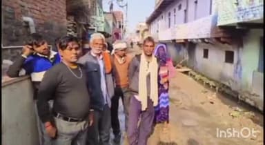 बाड़ी: किरी पटी में सीवरेज ठेकेदारों की लापरवाही से बनी मुसीबत, दलदल नुमा सड़क से निकलने को मजबूर लोग, जताया विरोध