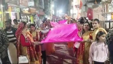 कटनी नगर: सर्व शक्ति वुमन पावर ग्रुप ने निकाली 306 मीटर लंबी चुनरी यात्रा, जगह-जगह हुआ स्वागत