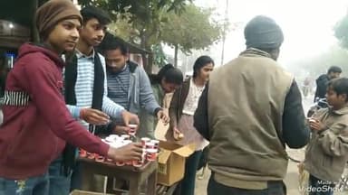 खबर औरैया से मकर संक्रांति के पर्व पर हुआ चाय का वितरण