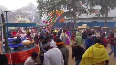 कोईलवर: मकर संक्रांति के अवसर पर कोईलवर प्रखंड के विभिन्न घाटों पर भक्तों ने लगाई आस्था डुबकी और किए पूजा-अर्चना