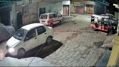 कानपुर: सर्वोदय नगर में घर के बाहर खड़े ई-रिक्शा की बैटरी हुई चोरी, घटना सीसीटीवी में हुई कैद