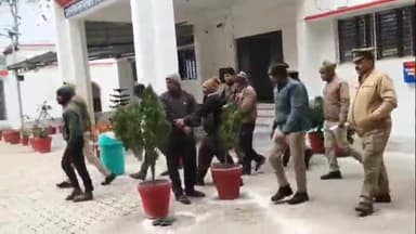 सिराथू: सैनी थाने के बगल में हुई चोरी के बाद पुलिस की बदनामी पर हरकत में आई पुलिस ने 5 लोगों को सामान सहित किया गिरफ्तार