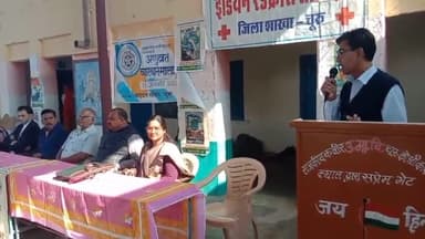 चूरू: रेडक्रॉस सोसायटी ने कबीर विद्यालय में 130 विद्यार्थियों को स्वेटर वितरित किए