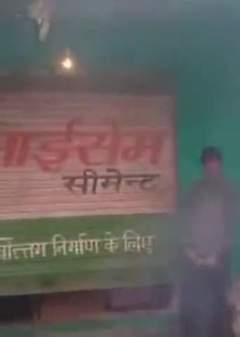 टीकमगढ़: टीकमगढ़ के कारी गांव में किराना दुकान में चोरी, चोरों ने सीसीटीवी कैमरे तोड़े