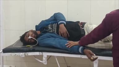 टीकमगढ़: शराब के नशे में अहार गांव के युवक ने खाया जहरीला पदार्थ, इलाज के लिए बलदेवगढ़ से जिला अस्पताल किया गया रेफर