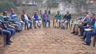 लोहरदगा: भाजपा जिला कार्यालय में सदस्यता अभियान और संविधान गौरव दिवस अभियान की सफलता को लेकर हुई बैठक