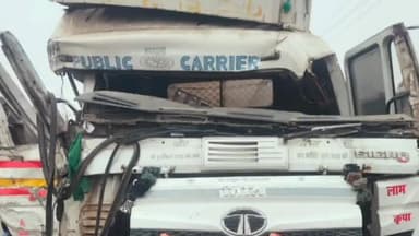 कनवास: दरा में आगे चल रहे ट्रक को पीछे चल रहे ट्रक ने मारी टक्कर, केबिन में फंसे चालक को किया गया कोटा रेफर