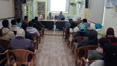 अररिया: जिला स्वास्थ्य समिति सभागार में परिवार नियोजन कार्यक्रम के लिए संबंधित कर्मियों को दिया गया प्रशिक्षण