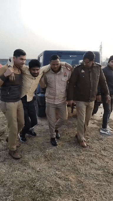 मेरठ: गंगानगर थाना पुलिस ने 25,000 के इनामी डकैती के मामले में फरार बदमाश सलमान को मुठभेड़ में किया घायल