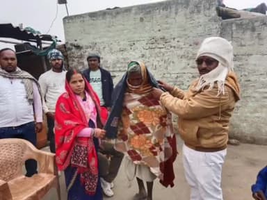 उदवंत नगर: गढ़हा स्थित मुसहर टोली में उप प्रमुख चिंता ने देवी गरीबों के बीच सैकड़ों कंबल का वितरण किया