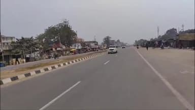 कोईलवर: पटना से घोड़ादेई जाते समय राजद सुप्रीमो लालू प्रसाद यादव का कायमनगर में राजद कार्यकर्ताओं ने भव्य स्वागत किया