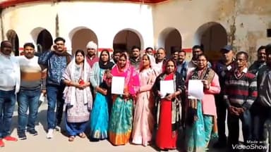 मिर्ज़ापुर: बुंदेलखंडी वार्ड के सभासद के खिलाफ नगर पालिका परिषद मिर्जापुर के सभी सभासदों ने डीएम को सौंपा पत्र