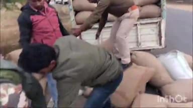 अधौरा: अधौरा थाना की पुलिस ने करर मोड़ के पास से 304 लीटर अंग्रेजी शराब के साथ एक पिकअप को किया ज़ब्त, चालक फरार