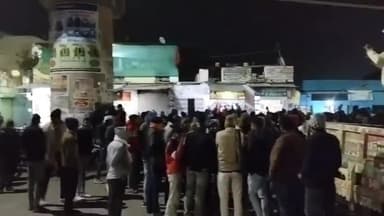 रामगंजमण्डी: खैराबाद में युवक पर हमले के मामले में हिन्दू संगठन ने आरोपियों की गिरफ्तारी की मांग को लेकर थाने का किया घेराव