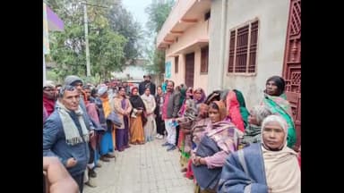 पांकी: च तरा लोकसभा सांसद कालीचरण सिंह ने पाकी विधानसभा क्षेत्र के कामत, चंद्रपुर और बचदोहर गांव में कंबल वितरित किए