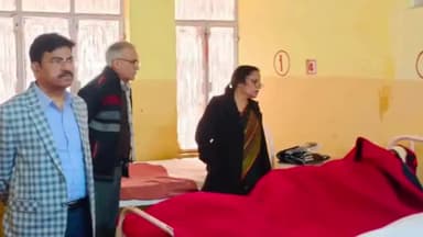 घाटमपुर: भीतरगांव सीएचसी का अपर निदेशक और सीएमओ ने किया औचक निरीक्षण, डॉक्टरों का वेतन रोकने के लिए जारी किया नोटिस