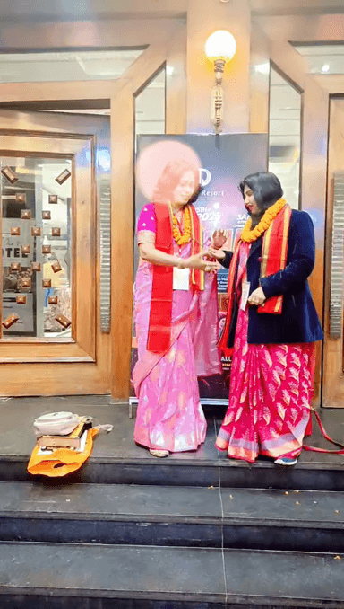 बड़ी बहन से अच्छा कोई मित्र नहीं। एक बहन भी अच्छी दोस्त बन सकती है।