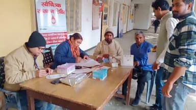 चकरनगर: तहसील परिसर चकरनगर में रक्तदान शिविर का हुआ आयोजन, थानेदार सहित 36 लोगों ने किया रक्तदान