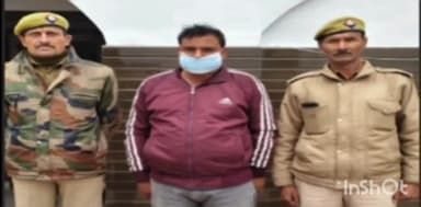 धामपुर: स्योहारा के मोहल्ला हाता नई बस्ती में पुलिस ने अवैध तमंचे के साथ हिस्ट्रीशीटर अभियुक्त को किया गिरफ्तार