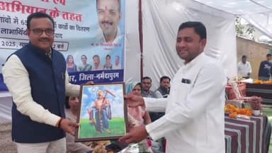 बाबई: ग्राम बाज्जरवाड़ा में स्वामित्व योजना के तहत आयोजित कार्यक्रम में शामिल हुए सांसद व विधायक, 412 लोगों को बांटे गए पट्टे