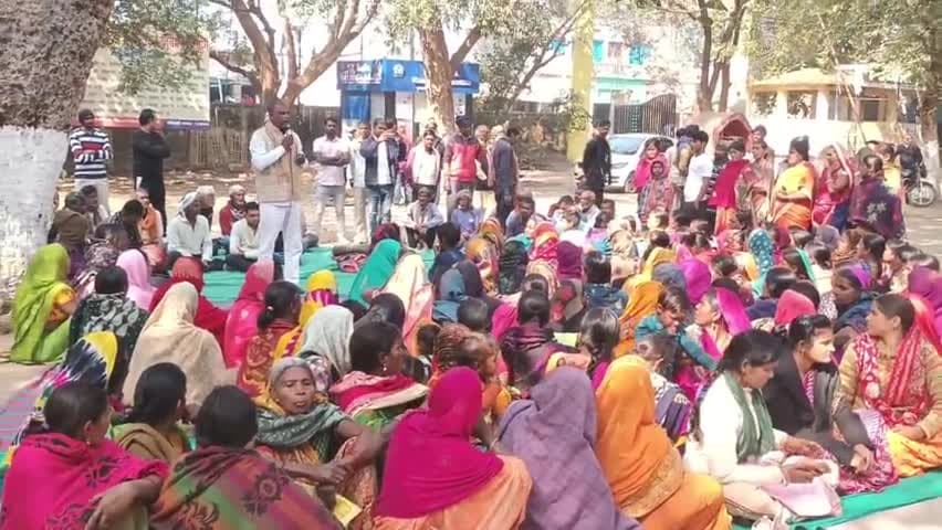 करपी पंचायत के मुखिया द्वारा,पंचायत सरकार भवन न बनने के कारण दिया धरना l #new #bihar #biharnews #arwal #BiharJharkhandne