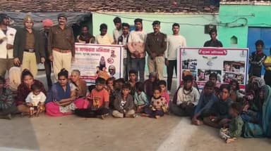 जतारा: जिले में 'जिम्मेदार मर्दानगी' अभियान: असहाय महिलाओं को राशन, सामग्री और फल वितरित