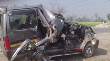 बीसलपुर: भड़रिया मोड़ के निकट जेसीबी की टक्कर से कार सवार 2 लोग गंभीर रूप से घायल, अस्पताल में भर्ती