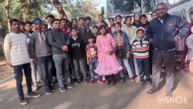 पिपरा: हरिहरगंज महाराजगंज के विक्टोरिया मेमोरियल पब्लिक स्कूल के 61 बच्चे शैक्षणिक भ्रमण पर निकले