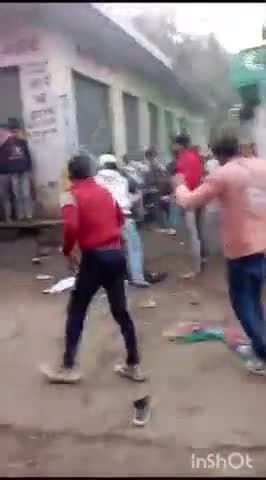 धौलपुर: बजरिया मोहल्ले में गाड़ी खड़ी करने को लेकर दो पक्ष भिड़े, चार लोग हुए घायल