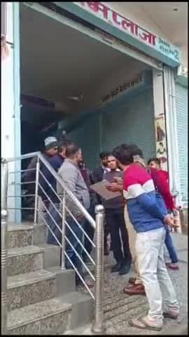 बसवा: बांदीकुई में चोरों ने ज्वेलर्स की दुकान का शटर उखाड़कर की लाखों की चोरी, मौके पर पहुंची पुलिस ने शुरू की जांच