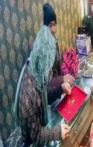 कानपुर: शास्त्री नगर में श्री साईं ज्वेलर्स को बंटी बबली ने बनाया निशाना, घटना का सीसीटीवी फुटेज हुआ वायरल