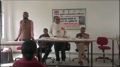 भदोही: भदोही के पिपरिस में युवाओं को सड़क सुरक्षा के प्रति जागरूक किया गया