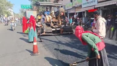 हरदा: नगर पालिका ने मेन रोड से हनुमान मंदिर तक सड़क निर्माण का काम कल शुरू किया