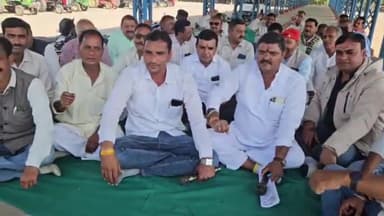 हरदा: हरदा जिले के किसानों ने अपनी विभिन्न मांगों को लेकर कृषि उपज मंडी में धरना प्रदर्शन किया