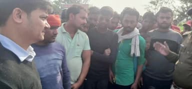 उदवंत नगर: बेलाउर के पास सड़क हादसे में ट्रक के कुचलने से दो लोगों की घटना स्थल पर हुई मौत