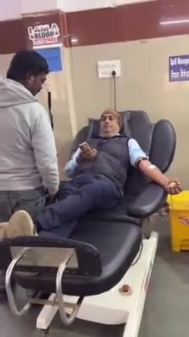 कटनी नगर: कटनी में प्रसूता को रक्तदान करने के लिए जबलपुर से बाइक चलाकर पहुंचा रेलवे कर्मचारी, मानवता की मिसाल पेश की