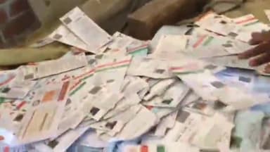 करनैलगंज: पसका गांव में बैलगाड़ी पर डाक विभाग के सैकड़ों महत्वपूर्ण सरकारी दस्तावेज रखे होने का वीडियो हुआ वायरल